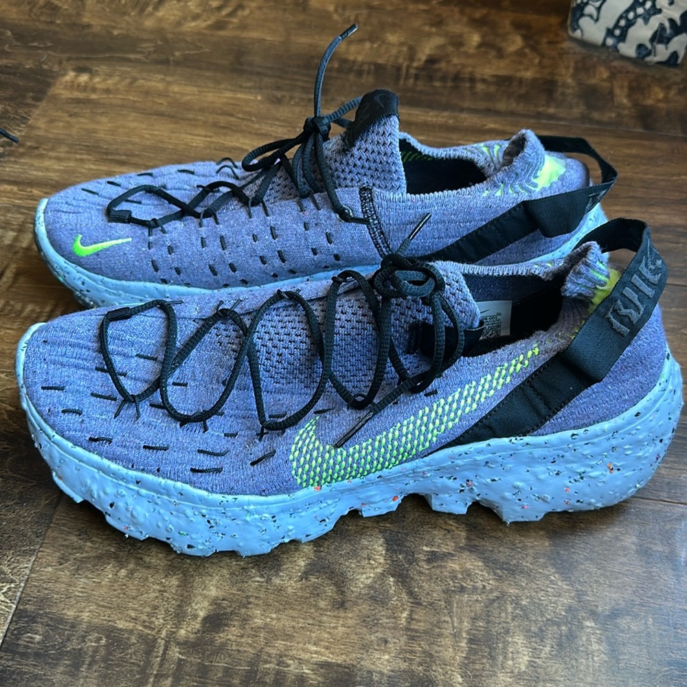 Nike Space Hippie 04 Men’s Sneakers 10.5/Women’s 12